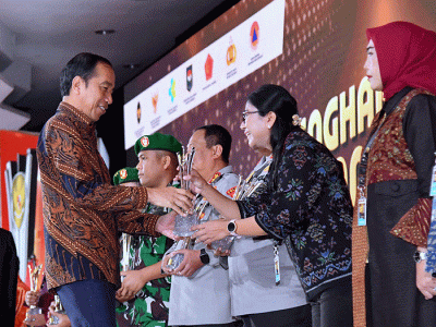 Presiden Joko Widodo memberikan paparannya saat acara Penyerahan Penghargaan Penanganan Covid-19, di Gedung Dhanapala, Kementerian Keuangan, Jakarta.
