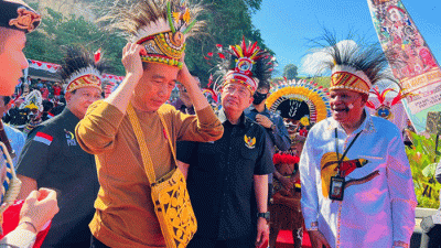 Presiden Joko Widodo mengunjungi Papua Youth Creative Hub (PYCH), Kota Jayapura, Selasa (21/3/2023).