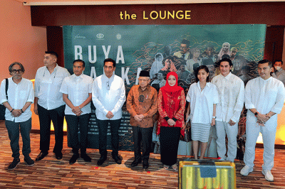 Wakil Presiden Ma’ruf Amin saat memberikan keterangan usai menonton pemutaran perdana film Buya Hamka di Epicentrum XXI, Jakarta Selatan, Selasa (21/3/2023).