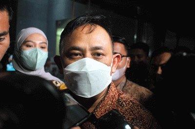 Kepala BPN Jakarta Timur Sudarman Harja Saputra usai menjalani pemeriksaan di Gedung Merah Putih KPK, Jakarta, Selasa  (21/3/2023).