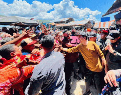 Presiden Joko Widodo mengunjungi Pasar Youtefa Lama, Kota Jayapura, Selasa (21/3/2023).