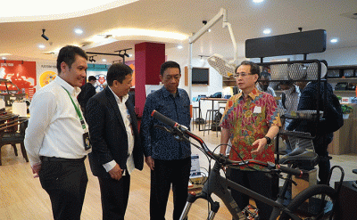 Penandatanganan kolaborasi Program Pembinaan UMKM antara Astra melalui YDBA dan Politeknik STMI Jakarta di Sunter, Jakarta Utara, Selasa (21/3/2023).