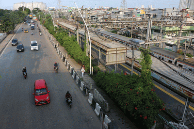 Suasana lalu lintas di kawasan Jalan Marta Dinata, Tanjung Priok, Jakarta tampak lenggang, Rabu (22/3/2023).