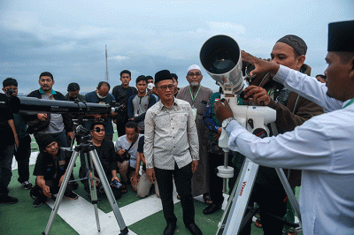 Kantor Wilayah Kementerian Agama Provinsi Sumatera Selatan bersama instansi terkait melakukan Rukyatul Hilal awal Ramadan 1444 H di helipad Hotel Aryaduta.