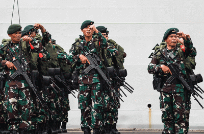 Panglima TNI Laksmana TNI Yudo Margono melepas 850 prajurit TNI AD yang akan bertugas dalam Satuan Tugas Perbatasan Republik Indonesia-Papua Nugini.