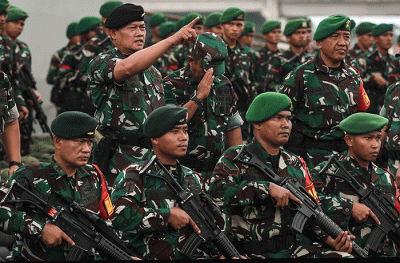Panglima TNI Laksmana TNI Yudo Margono melepas 850 prajurit TNI AD yang akan bertugas dalam Satuan Tugas Perbatasan Republik Indonesia-Papua Nugini.