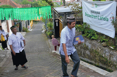 Sekitar 130 santri lanjut usia (lansia) mengikuti kegiatan di Pesantren Lansia Roodhiyatam Mardhiyyah.