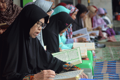 Sekitar 130 santri lanjut usia (lansia) mengikuti kegiatan di Pesantren Lansia Roodhiyatam Mardhiyyah.