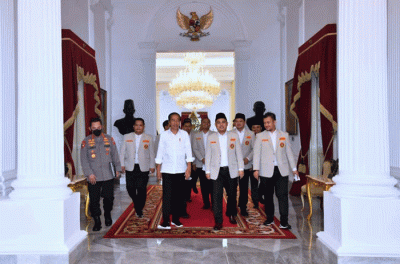 Presiden Joko Widodo menerima kunjungan perwakilan Pimpinan Pusat (PP) Pemuda Muhammadiyah di Istana Merdeka Jakarta, Senin (27/3/2023).