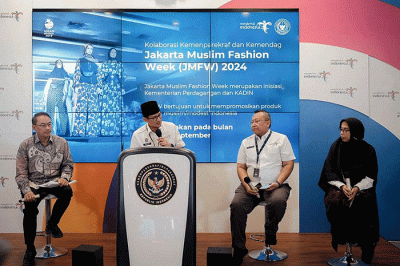 Menparekraf Sandiaga Uno memberikan paparannya dalam acara 