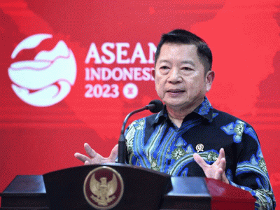 Presiden Joko Widodo menggelar rapat terbatas dengan sejumlah menteri Kabinet Indonesia Maju di Istana Merdeka Jakarta, Selasa (28/3/2023).