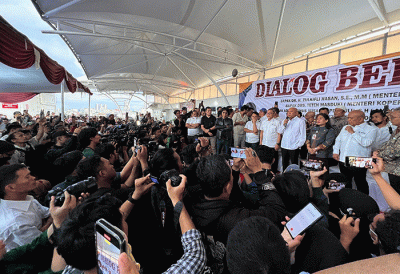 Pedagang pakaian bekas di Pasar Senen, Jakarta, menyampaikan uneg-uneg dan kegelisahan mereka secara langsung kepada Mendag Zulhas, Kamis (30/3/2023).