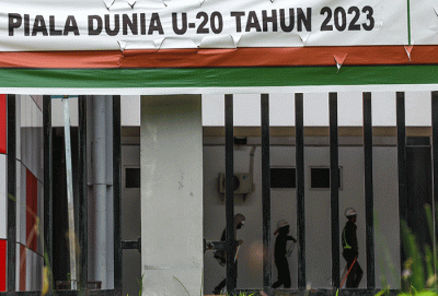 Berbagai pekerjaan di Stadion Gelora Sriwijaya Jakabaring Palembang tetap berjalan, Kamis (30/3/2023).