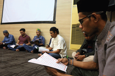 Suasana khataman Al-Quran dan Pengajian Nuzulul Quran Ramadan 1444 H.