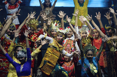 Founder Belantara Budaya Indonesia Diah Kusumawardhani Wijanti menerima Muri saat Menyambut Hari Down Syndrome Internasional.
