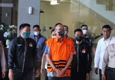 Mantan pejabat Direktorat Jenderal Pajak (DJP) Kementerian Keuangan Rafael Alun Trisambodo usai menjalani pemeriksaan dan ditetapkan tersangka.