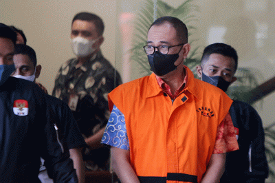 Mantan pejabat Direktorat Jenderal Pajak (DJP) Kementerian Keuangan Rafael Alun Trisambodo usai menjalani pemeriksaan dan ditetapkan tersangka.