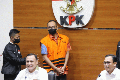 Mantan pejabat Direktorat Jenderal Pajak (DJP) Kementerian Keuangan Rafael Alun Trisambodo usai menjalani pemeriksaan dan ditetapkan tersangka.
