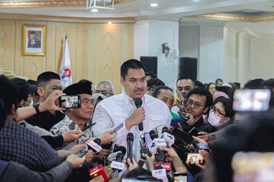 Menteri Pemuda dan Olahraga (Menpora) Dito Ariotedjo memberikan sambutan dalam acara serah terima jabatan di Auditorium Wisma Kemenpora, Jakarta.