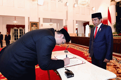 Presiden Joko Widodo secara resmi melantik Ario Bimo Nandito Ariotedjo atau Dito Ariotedjo sebagai Menteri Pemuda dan Olahraga (Menpora).