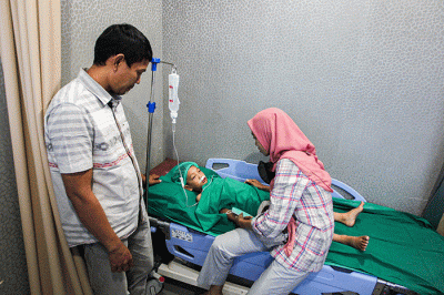 Orang tua Muhammad Abyan menjenguk anaknya usai melakulan operasi bibir sumbing gratis kerja sama MNC Peduli dan RSAU dr. Esnawan Antariksa di Halim.