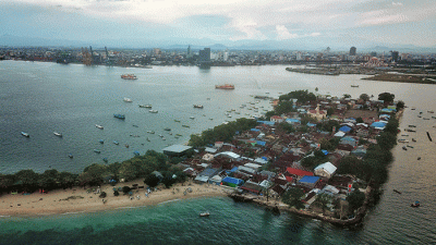 Tampak dari ketinggian Pulau Lae-lae, Makassar, Rabu (5/4/2023).