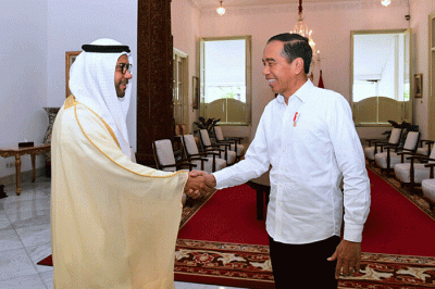 Presiden Joko Widodo menerima Duta Besar Persatuan Emirat Arab (PEA) untuk Republik Indonesia, Abdulla Salem Al Dhaheri, di Istana Merdeka, Jakarta.