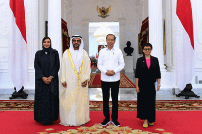 Presiden Joko Widodo menerima Duta Besar Persatuan Emirat Arab (PEA) untuk Republik Indonesia, Abdulla Salem Al Dhaheri, di Istana Merdeka, Jakarta.