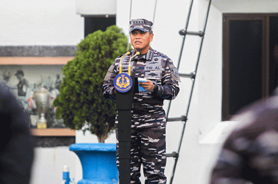 Sejumlah peserta saat melakukan upacara pelepasan kegiatan ekspedisi ramadan penuh inspirasi tahun 1444 Hijriah di Kolinlamil, Jakarta Utara.