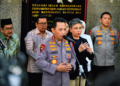 Kapolri Jenderal Listyo Sigit Prabowo bersama para menteri terkait menggelar rapat lintas sektoral untuk mematangkan kesiapan pengamanan arus mudik.