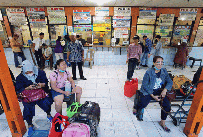 Suasana Terminal Kalideres masih sepi walaupun ada sedikit yang memilih mudik lebih awal di Jakarta Barat, Jumat (7/4/2023).