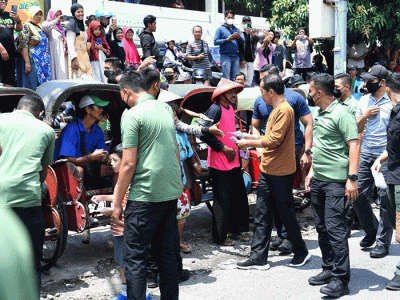 Presiden Joko Widodo mengunjungi sejumlah pasar yang ada di Kota Surakarta, Jawa Tengah, Sabtu (8/4/2023).