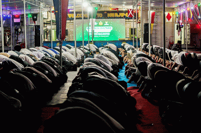 Sejumlah peserta kegiatan ekspedisi ramadan penuh inspirasi antusias melihat pemandangan matahari terbenam dari dr. Radjiman Wedyodiningrat-922.
