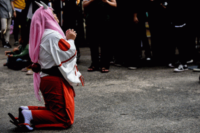 Puluhan cosplayer Palembang mengikuti cosplay competition di halaman pusat perbelanjaan Palembang Trade Center, Minggu (9/4/2023).