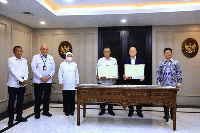 Menteri Ketenagakerjaan Ida Fauziyah menyaksikan penandatanganan Memorandum of Understanding (MoU) terkait peningkatan kompetensi tenaga kerja.
