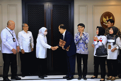 Menteri Ketenagakerjaan Ida Fauziyah menyaksikan penandatanganan Memorandum of Understanding (MoU) terkait peningkatan kompetensi tenaga kerja.