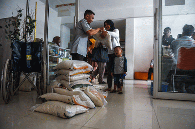 Setiap KPM akan mendapatkan bantuan pangan beras masing-masing sebanyak 10 Kg.
