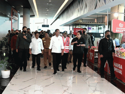 Presiden Joko Widodo memimpin rapat terbatas bersama sejumlah Menteri Kabinet Indonesia Maju guna membahas persiapan mudik Lebaran tahun 2023.