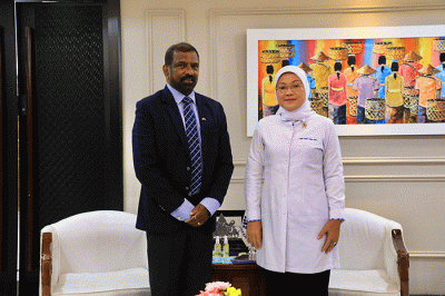 Menteri Ketenagakerjaan Ida Fauziyah menerima kunjungan Duta Besar Republik Sosialis Demokratik Sri Lanka untuk Indonesia, Jayanath Siri Kumara Colombage.