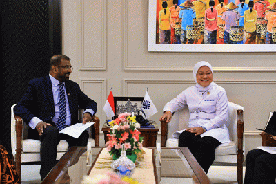 Menteri Ketenagakerjaan Ida Fauziyah menerima kunjungan Duta Besar Republik Sosialis Demokratik Sri Lanka untuk Indonesia, Jayanath Siri Kumara Colombage.