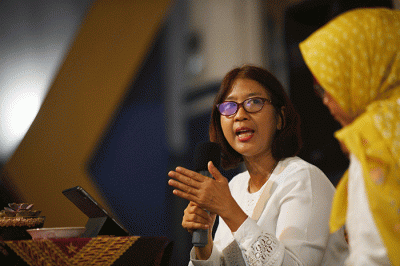 Direktur Assets Management Bank BTN Elisabeth Novie Riswanti menyampaikan presentasi kepada para karyawan Kantor Wilayah 3 Bank BTN.