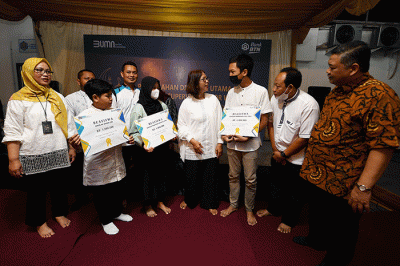 Direktur Assets Management Bank BTN Elisabeth Novie Riswanti menyampaikan presentasi kepada para karyawan Kantor Wilayah 3 Bank BTN.