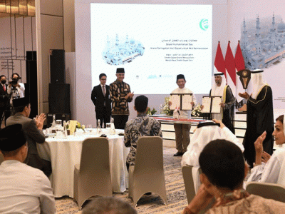 Presiden Joko Widodo menghadiri peringatan Zayed Humanitarian Day yang digelar di Swis-bel Hotel, Kota Surakarta, Jawa Tengah, Senin (10/4/2023) malam.