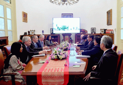 Presiden Joko Widodo menerima kunjungan anggota kongres Amerika Serikat di Istana Merdeka, Jakarta, Rabu (12/4/2023).
