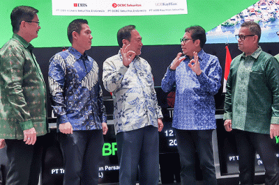 Pencatatan perdana saham PT Trimegah Bangun Persada Tbk. (NCKL) di Bursa Efek Indonesia (BEI), Jakarta, Rabu (12/4/2023).