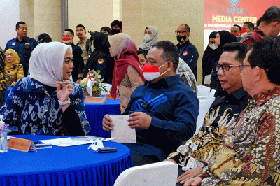 Kepala Badan Pelindungan Pekerja Migran Indonesia Benny Rhamdani saat penandatanganan nota kesepahaman di Jakarta, Kamis (13/4/2023).