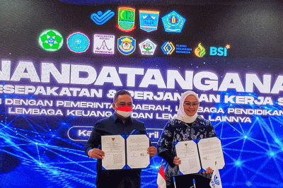 Kepala Badan Pelindungan Pekerja Migran Indonesia Benny Rhamdani saat penandatanganan nota kesepahaman di Jakarta, Kamis (13/4/2023).
