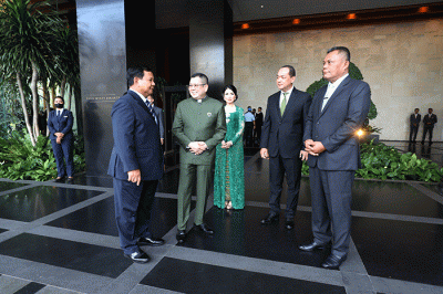 Presiden Joko Widodo dan Menteri Pertahanan Prabowo Subianto menjadi saksi dalam momen pengesahan pernikahan Kevin Sanjaya dan Valencia Tanoesoedibjo.