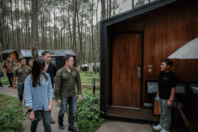 Wamenparekraf Angela Tanoesoedibjo melakukan kunjungan kerja ke Cikole dan dan meninjau Bobocabin.