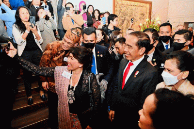 Presiden Joko Widodo dan Iriana Joko Widodo beserta rombongan tiba di Bandara Hannover, Hannover, Jerman, Sabtu (15/4/2023).